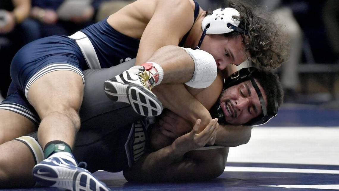 Penn State wrestling Shakur Rasheed feeds off crowd in Rec Hall return