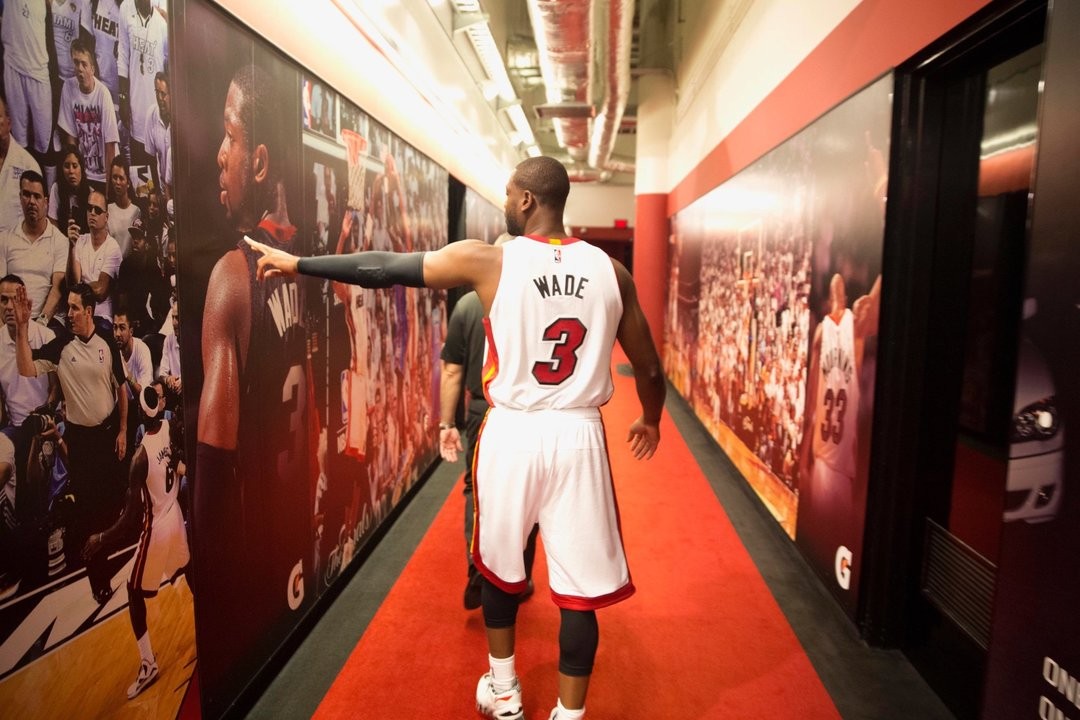 dwyane wade one last dance shoes