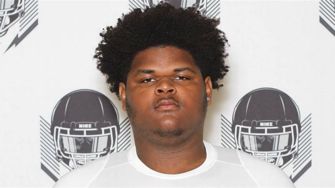 lineman commits to South Carolina quickly after getting offer