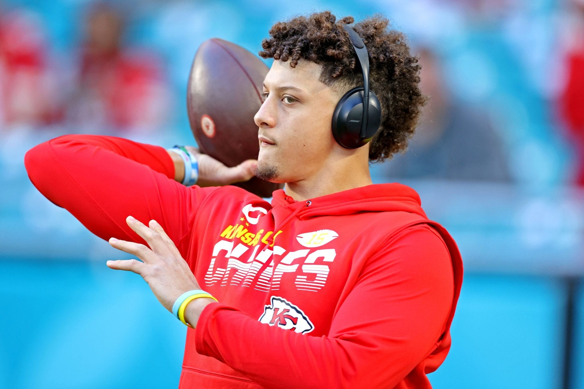 chiefs-patrick-mahomes-agree-on-10-year-extension-yardbarker