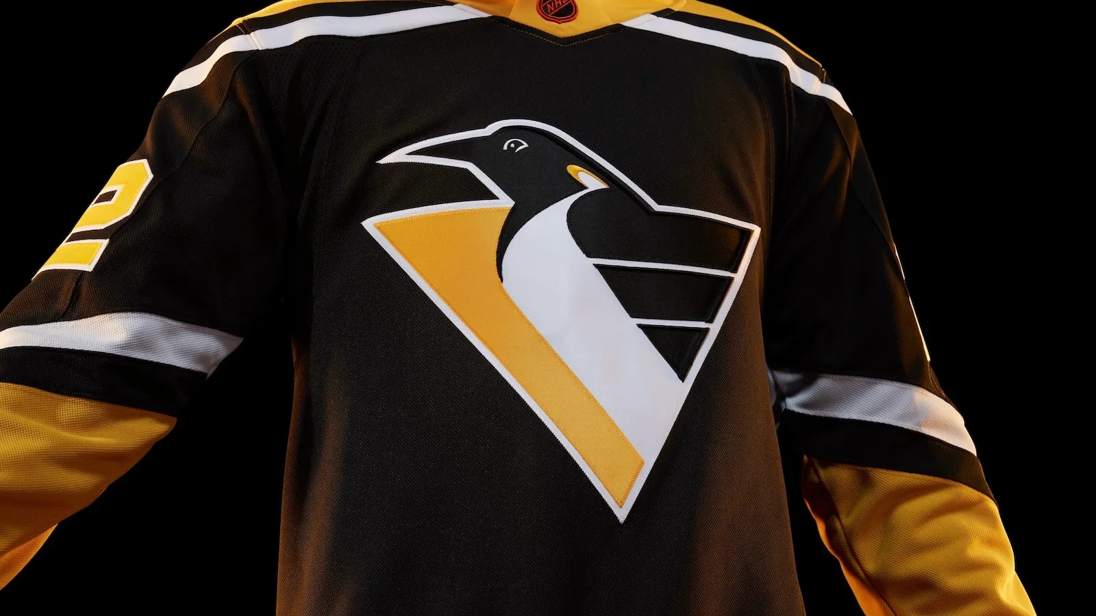 RoboPenguin returns as Penguins' 'Reverse Retro' jersey