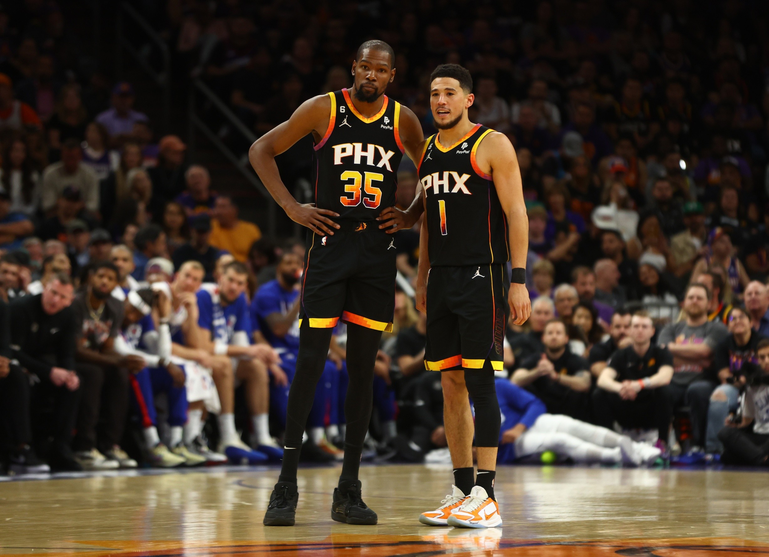 kevin-durant-devin-booker-hooping-with-trae-young-and-drake-in-open-gym