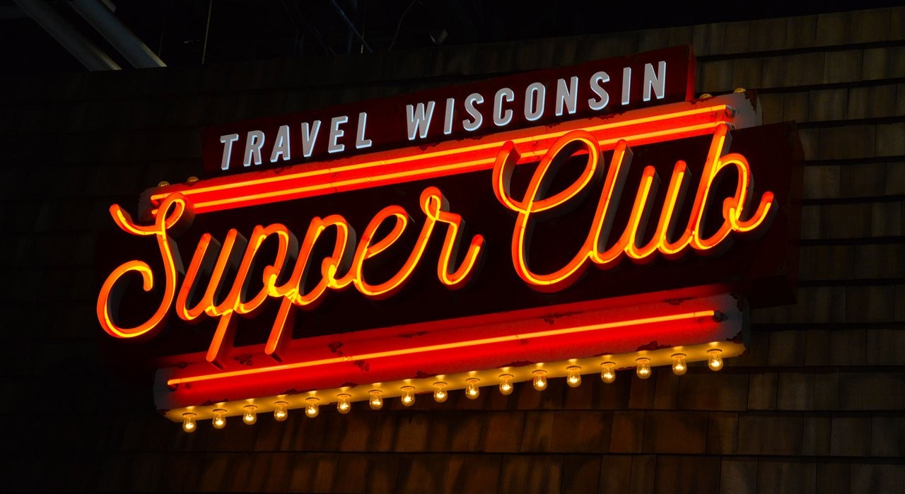 "Travel Wisconsin Supper Club" concession stand opens at Lambeau Field
