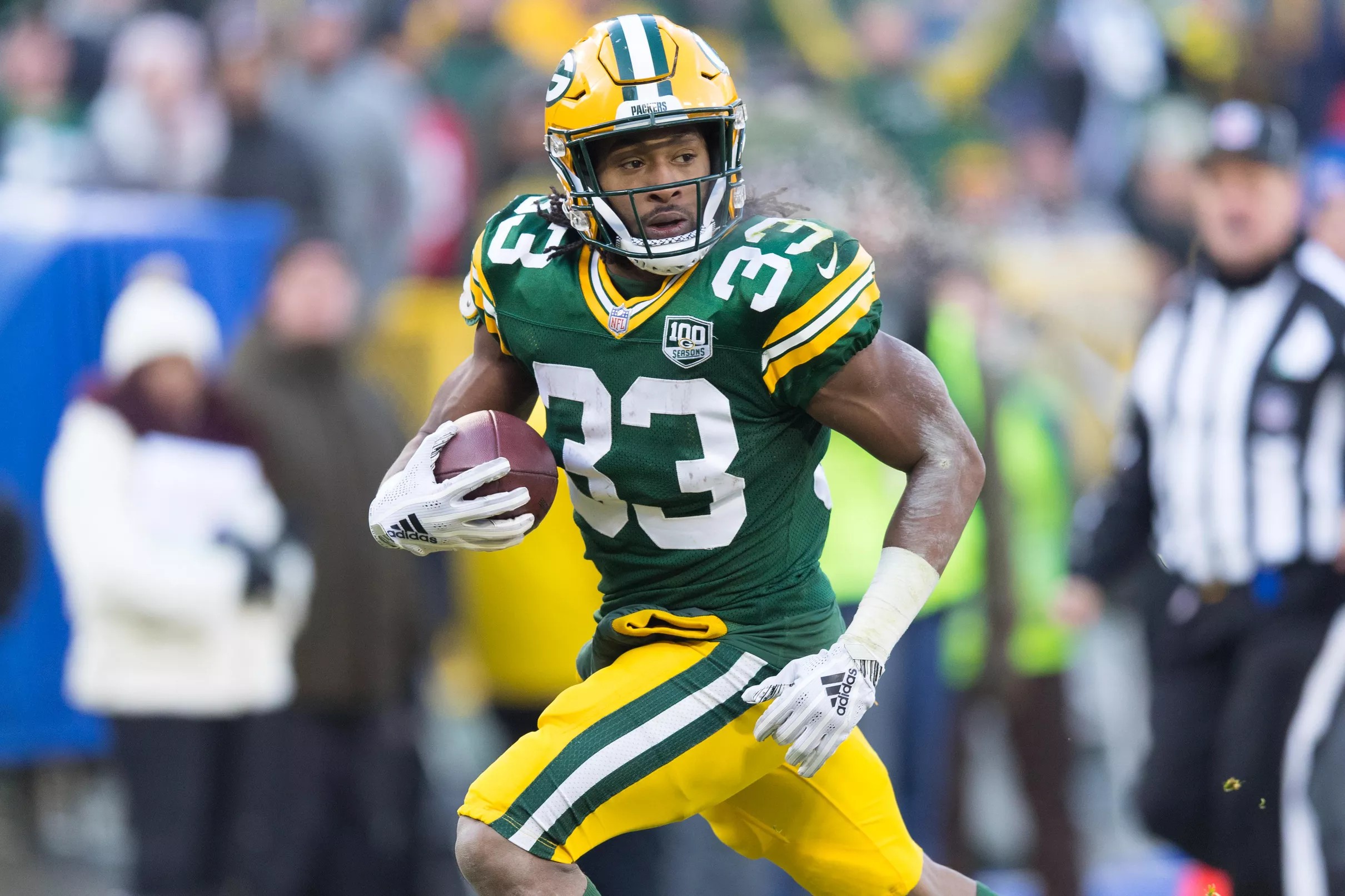 Aaron Jones Injury Packers RB hurts knee against Bears, questionable