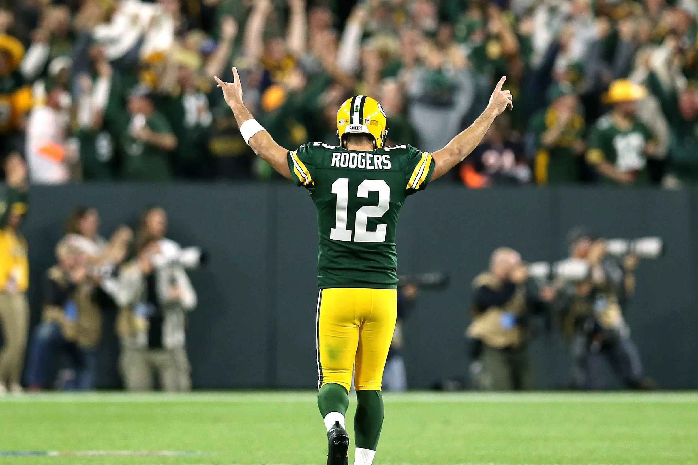 Aaron Rodgers sets NFL record for most passes without an interception