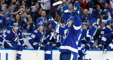 Rangers re-sign 22-goal scorer Namestnikov