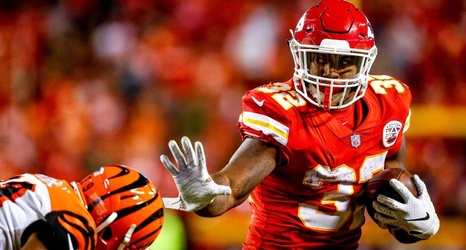 After cutting Hunt, Chiefs turn to Ware as their featured back