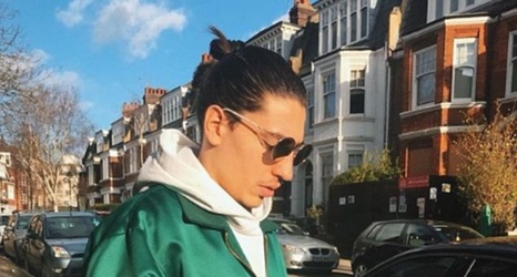 Arsenal star Hector Bellerin dons daring pyjamas and £645 slippers in  outrageous outfit at London Fashion Week - Mirror Online