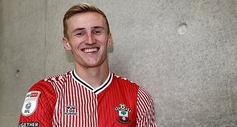 West Ham United sign midfielder Flynn Downes