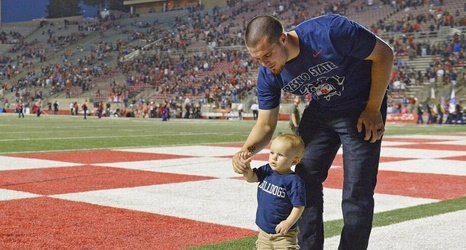 Derek Carr's Jersey Retired At Fresno State Home Opener