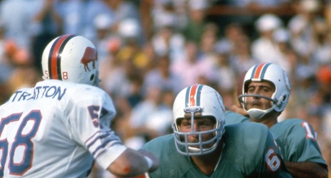 Jim Langer, Miami Dolphins Hall of Fame center, dies at 71