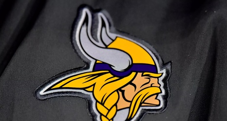 Kyle Hinton Signs Rookie Contract
