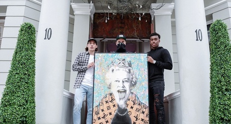 Arsenal Stars Hector Bellerin And Alex Iwobi Meet Endless At London Art Exhibition As Midfielder Imitates Unusual Picture Of Queen Elizabeth Ii