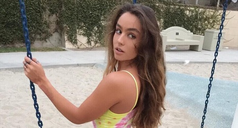 Sommer Ray Pays Tribute to Hot Mom On 56th Birthday With 