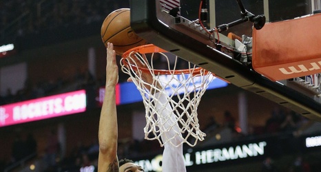 San Antonio Spurs: Danny Green viciously dunks on Jarrett Allen (Video)