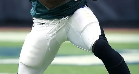 Why Don'T Football Players Wear Knee Pads Anymore: The Surprising Truth