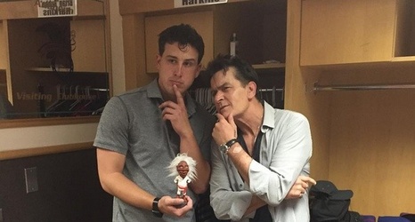 Charlie Sheen approves of Derek Holland's 'Wild Thing' haircut