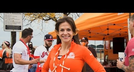 Check out the best-dressed Browns fans in Muni Lot tailgating before Jets  game (video)