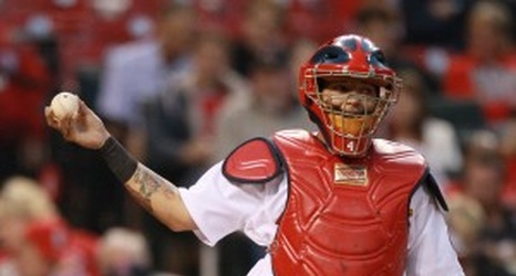 Cards put Molina on DL, explore options at catcher