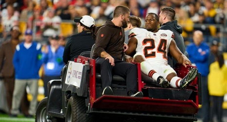 Browns RB Nick Chubb carted off field with serious knee injury