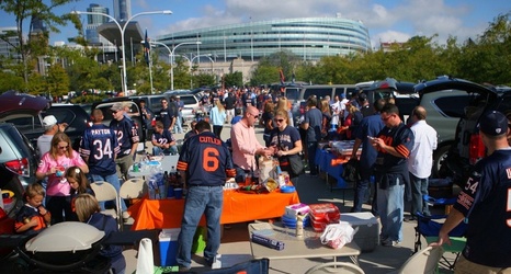 Chicago Bears broadcasters and ex-players part of Peoria tailgate