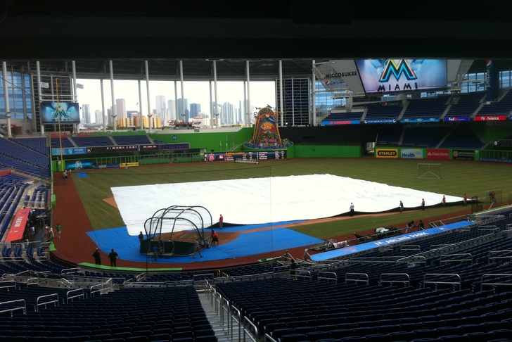 Marlins News Marlins Park Officials Forget To Close Roof Rain Delay 
