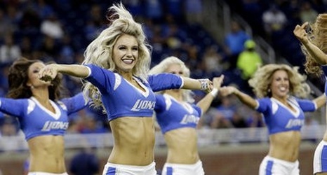 Dancing in the D! Lions cheerleaders make debut