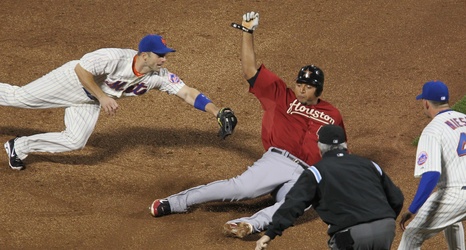 David Wright dives to apply the tag on Lee 