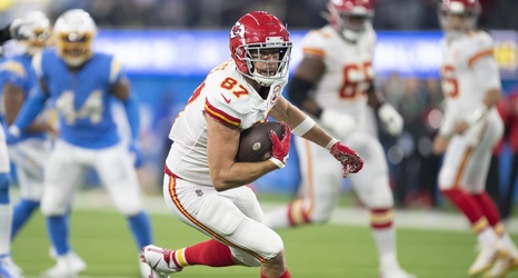 Report: Chiefs' Travis Kelce Not Cleared to Play vs. Steelers Due