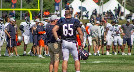 Bears o-line coach Harry Hiestand on Cody Whitehair's snapping issues and  when James Daniels could start