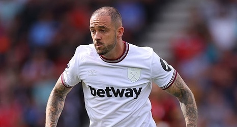 West Ham United sign striker Danny Ings