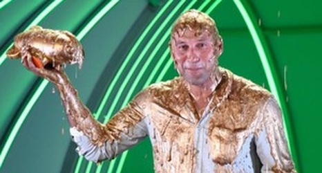 Derek Jeter gets slimed in gold at Kids' Choice Sports Awards (video) 