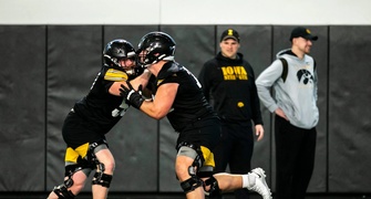 Iowa Hawkeyes Football: News, Recruiting & Rumors