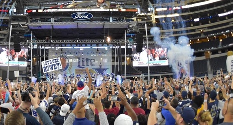Elliott Selection Wins Over Fans At Cowboys' Miller Lite Draft Party