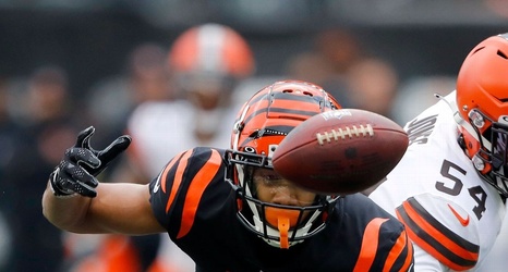 Tyler Boyd injures finger during Cincinnati's first pass vs. Cleveland