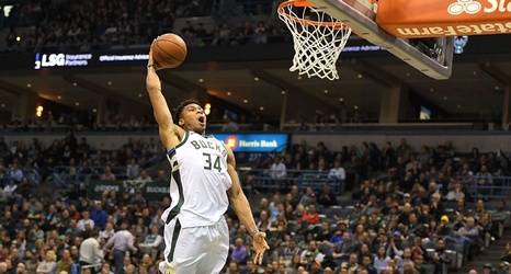 No-call on Giannis Antetokounmpo dunk lifts Bucks over Thunder