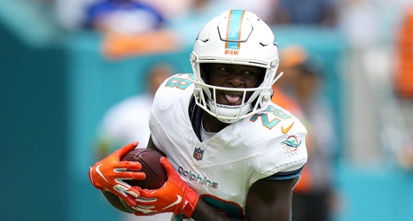 De'Von Achane injury updates: Dolphins rookie RB carted off during