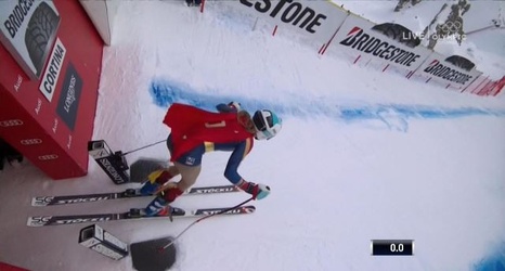 Julia Mancuso skis final race dressed as Wonder Woman (video)