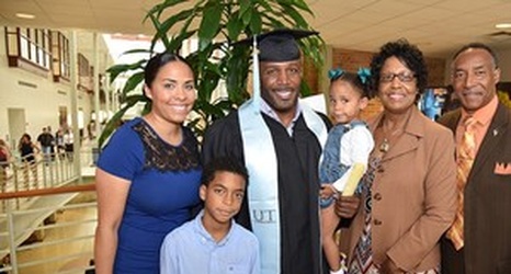 Former Chiefs star Priest Holmes graduates from Texas