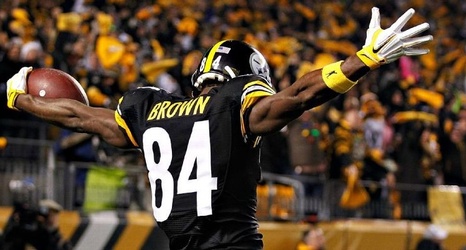 Wide receiver Eddie Brown of the Cincinnati Bengals looks on from