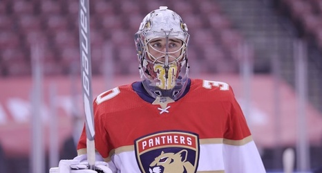 Spencer Knight the latest top college goalie to get an NHL debut