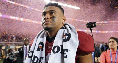 Alabama S Tua Tagovailoa Finds Brother In Christ With Clemson S Trevor Lawrence