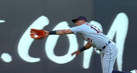 Hamilton homers, makes running 5-star catch