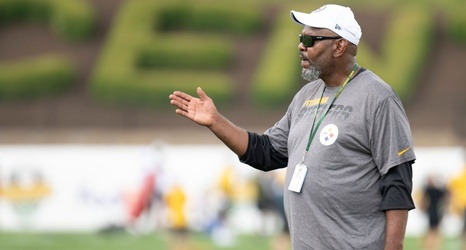 Steelers WRs coach Drake dies suddenly at 62