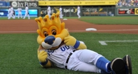 Royals fan hit by hot dog thrown by mascot Sluggerrr gets new