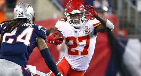 Chiefs' Kareem Hunt announces himself with big NFL debut