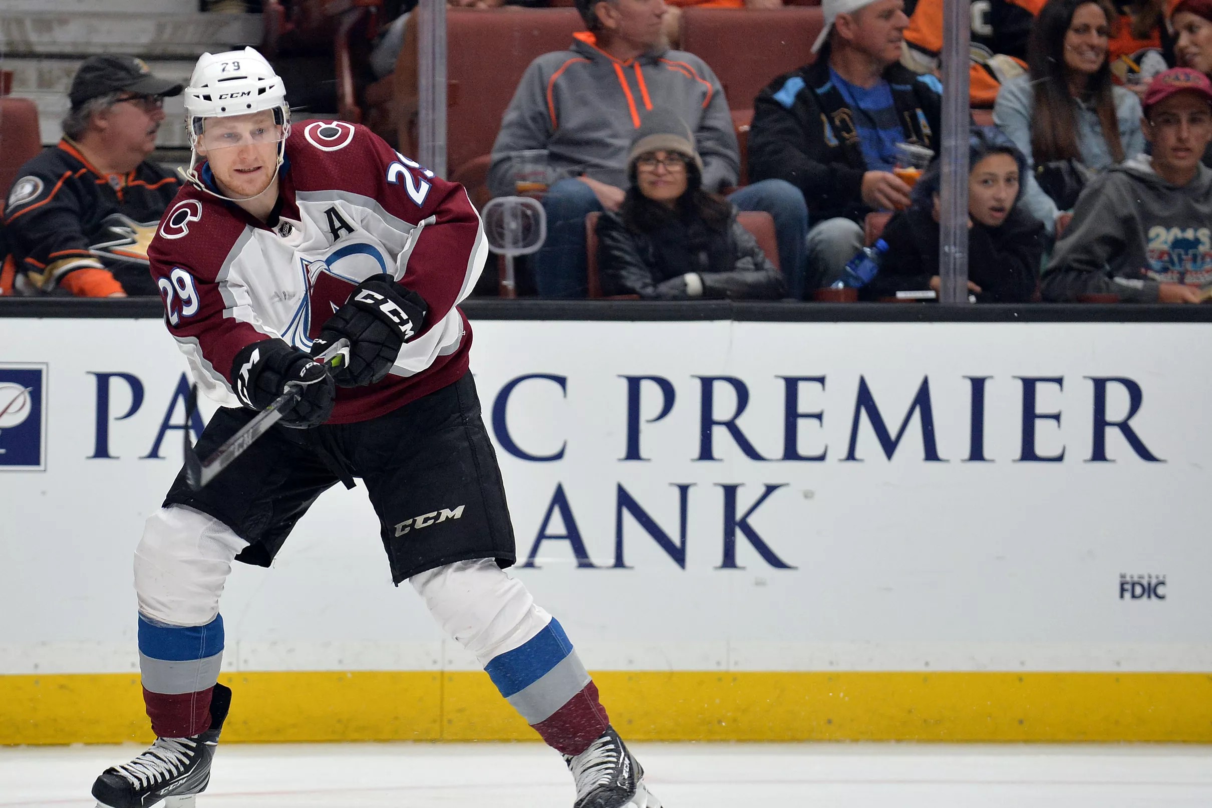 Nathan MacKinnon should win the Hart Trophy