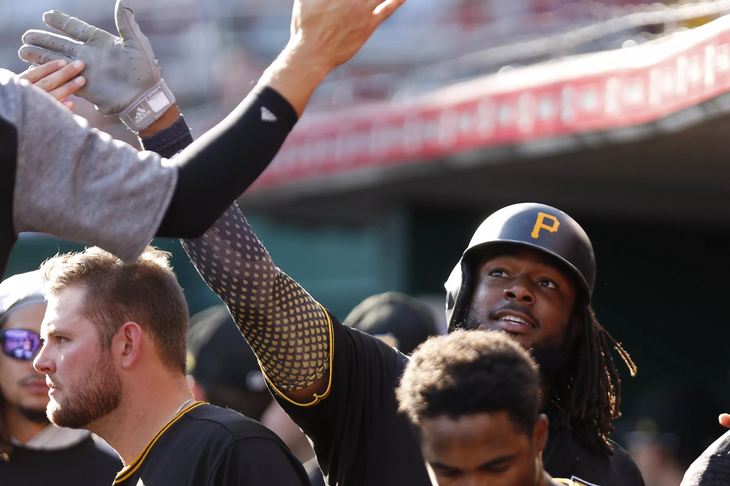 Pirates come back for 10th-inning win to finish season