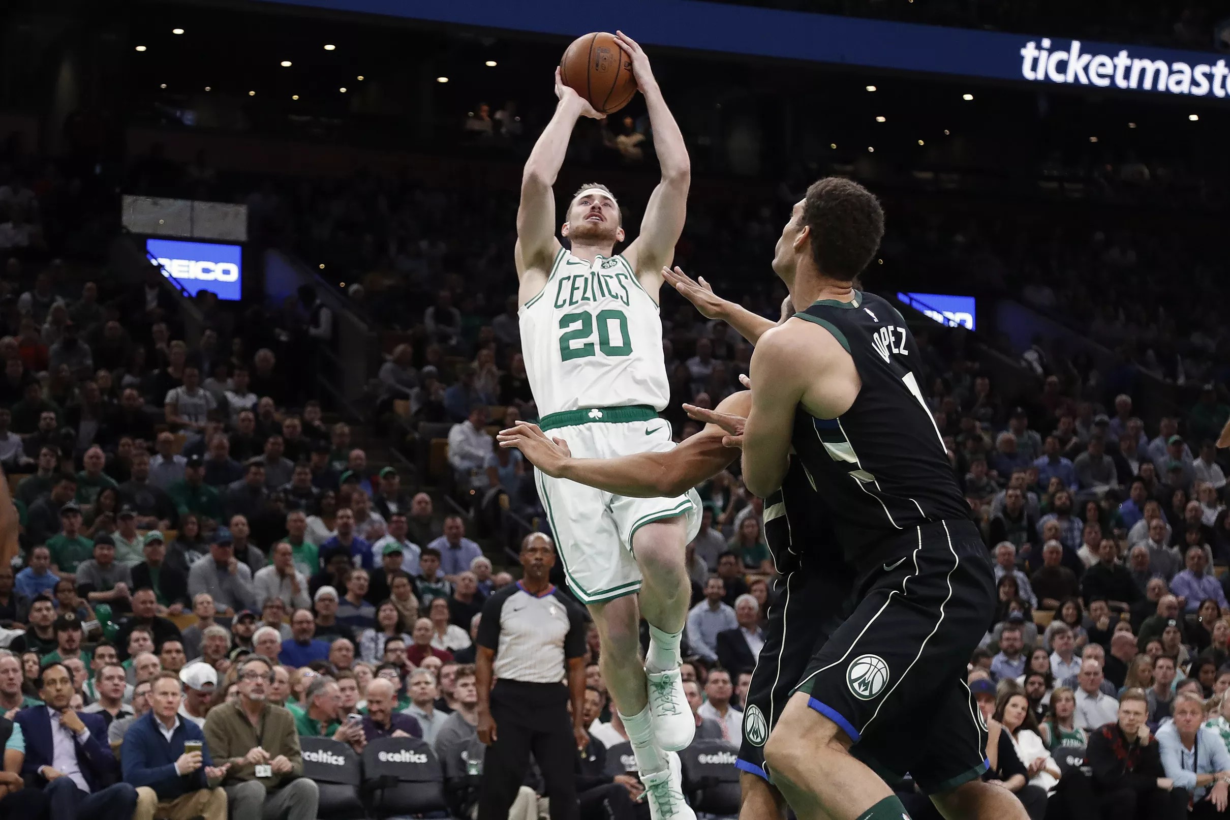 Gordon Hayward has best game as Celtics beat previously undefeated Bucks