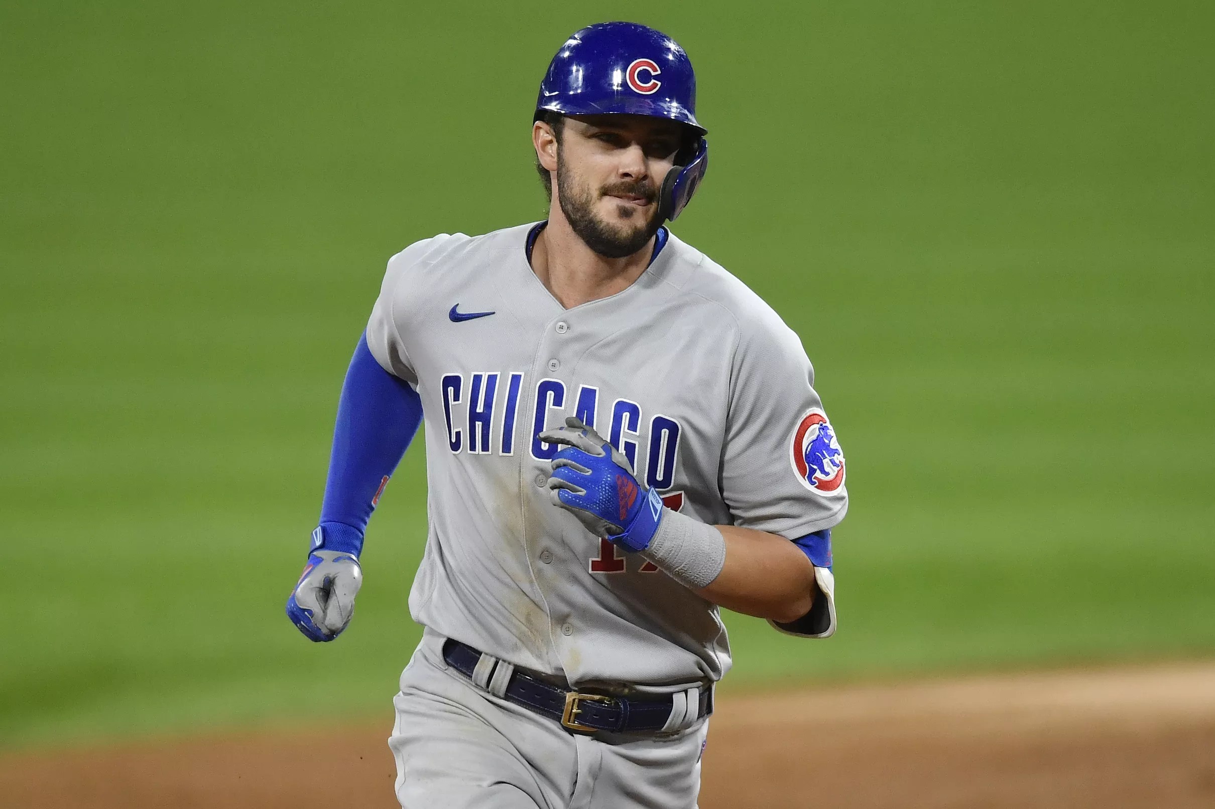 Kris Bryant chats with Greg Maddux on Skype